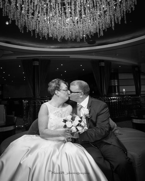 Professional portrait, fashion, and editorial photographer in Pune offering commercial photography services. Meet18 Photography specializes in studio and outdoor photography, including lookbooks, catalogs, portfolios, magazine shoots, and high fashion. Services also include hair, beauty, and makeup shoots for e-commerce and street fashion