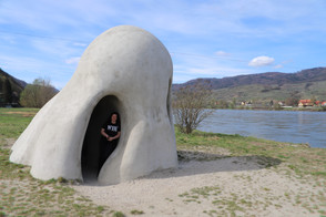 Wachauer Nase, Skulptur, Künstlergruppe Gelitin, Donau, Fähre, Rossatz-Arnsdorf, Österreich