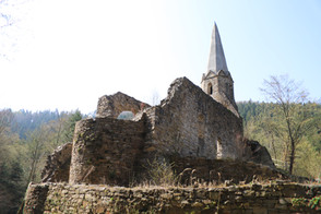 Burgkirche Gossam, Ruhestätte der "unfröhlichen Kinder"