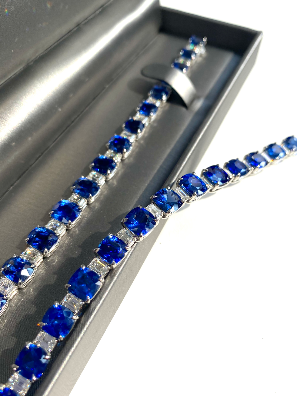 Thumbnail: Sapphire Cushion Bracelet 29.73 CT
