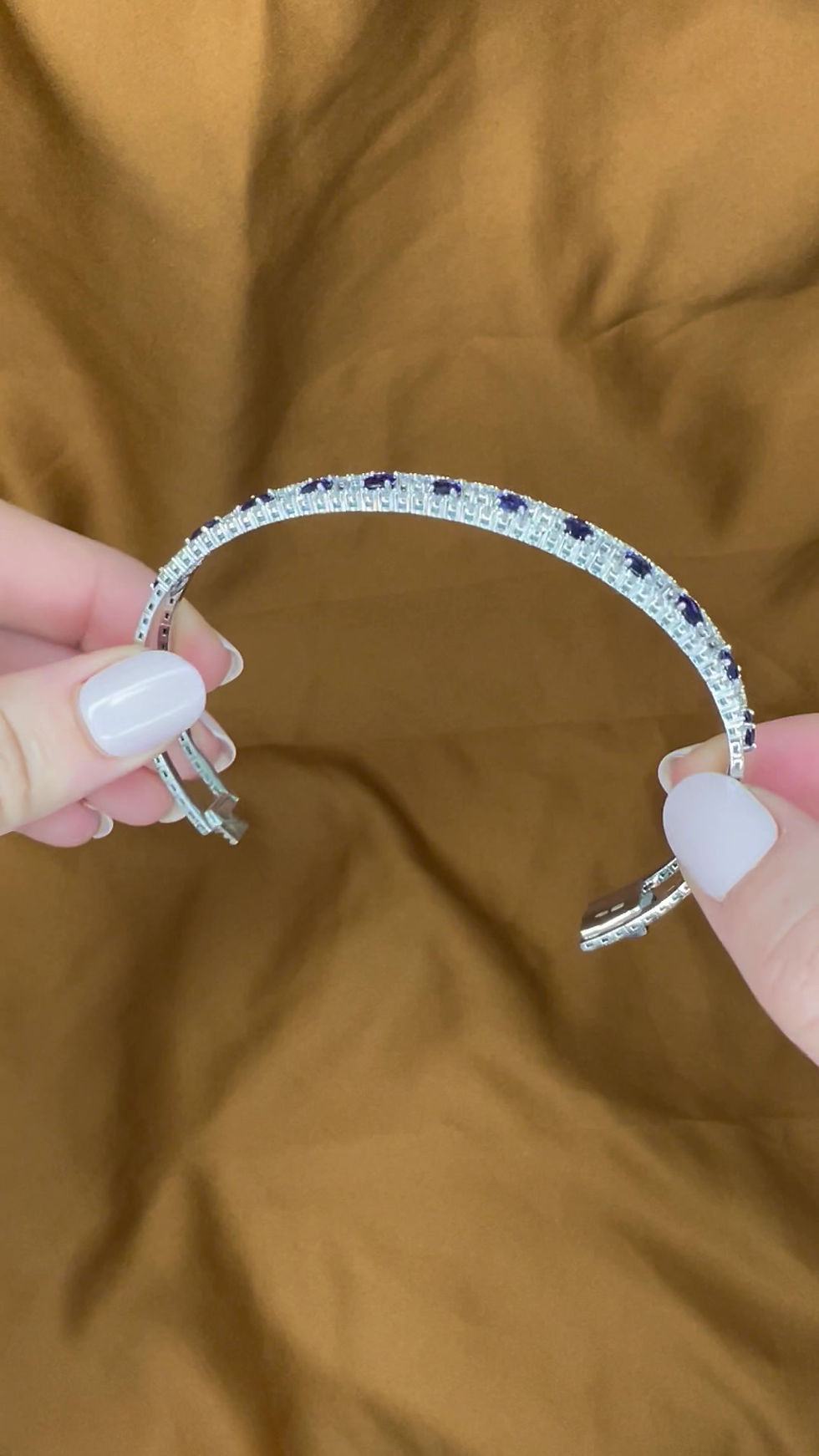 Thumbnail: 6.5 Carat Sapphire Oval Bracelet 6x4 mm