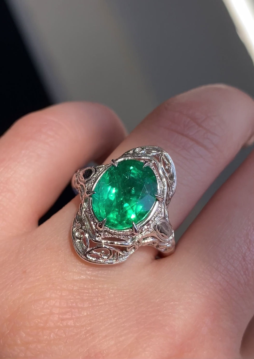 Thumbnail: Emerald Oval Ring 3.61 CT