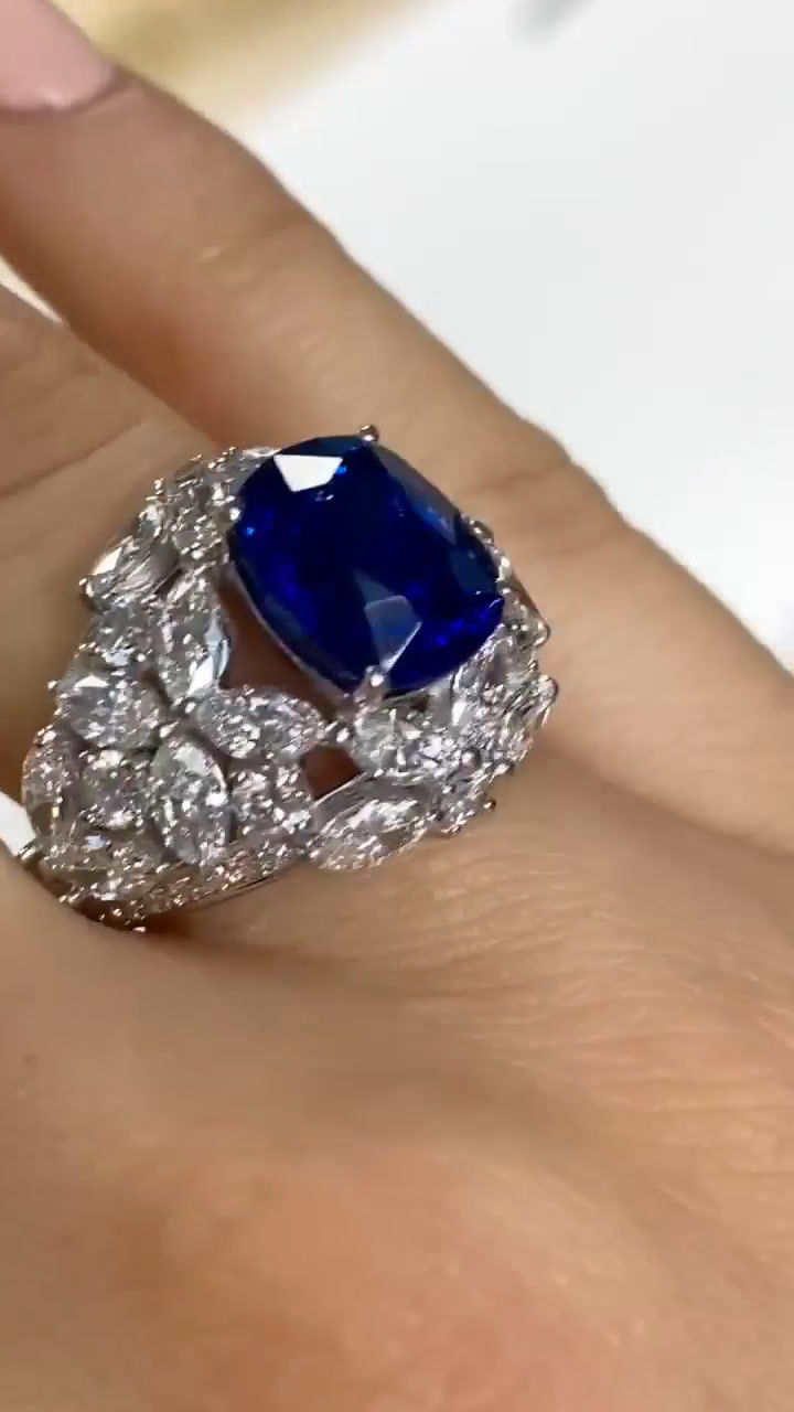 Thumbnail: Ceylon Sapphire Cushion Ring 6.06 cts
