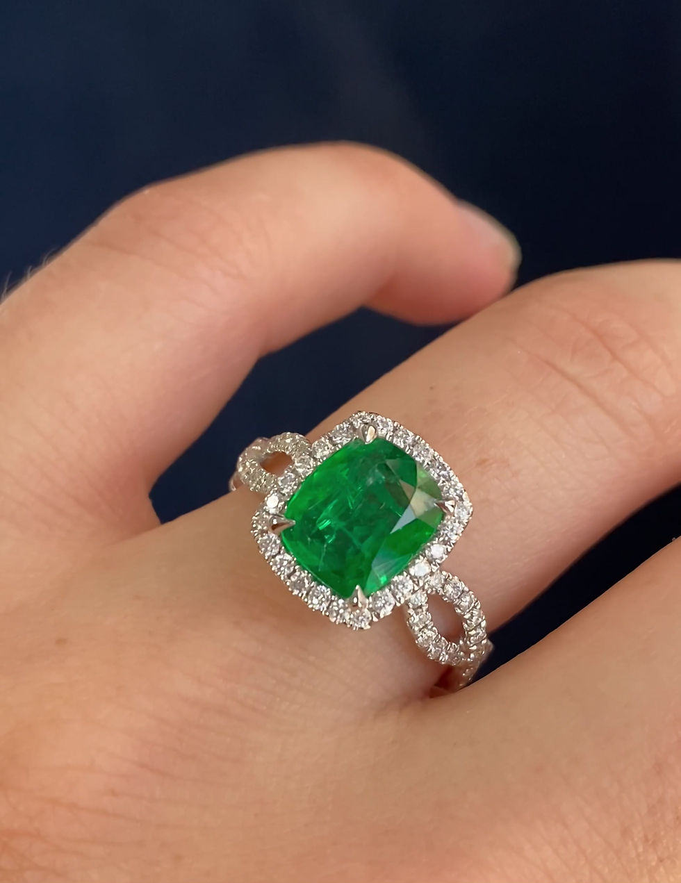 Thumbnail: Emerald Cushion Ring 1.63 CTS