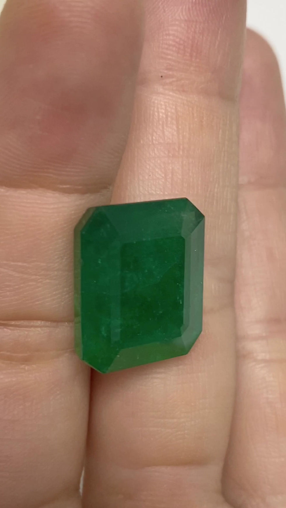 Thumbnail: Emerald Emeraldcut 16.88 cts