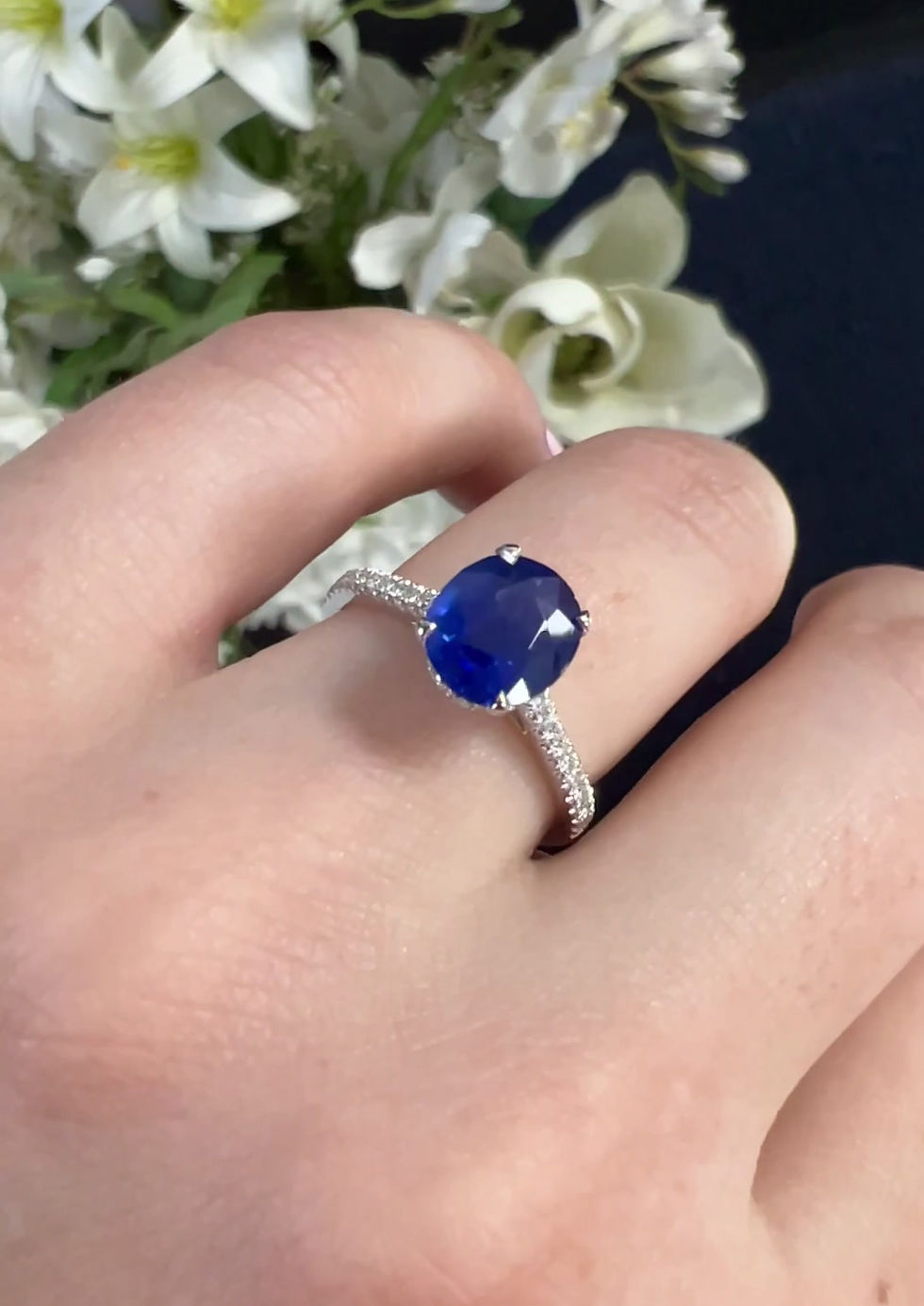 Thumbnail: 1.75 CTS Sapphire Oval Ring