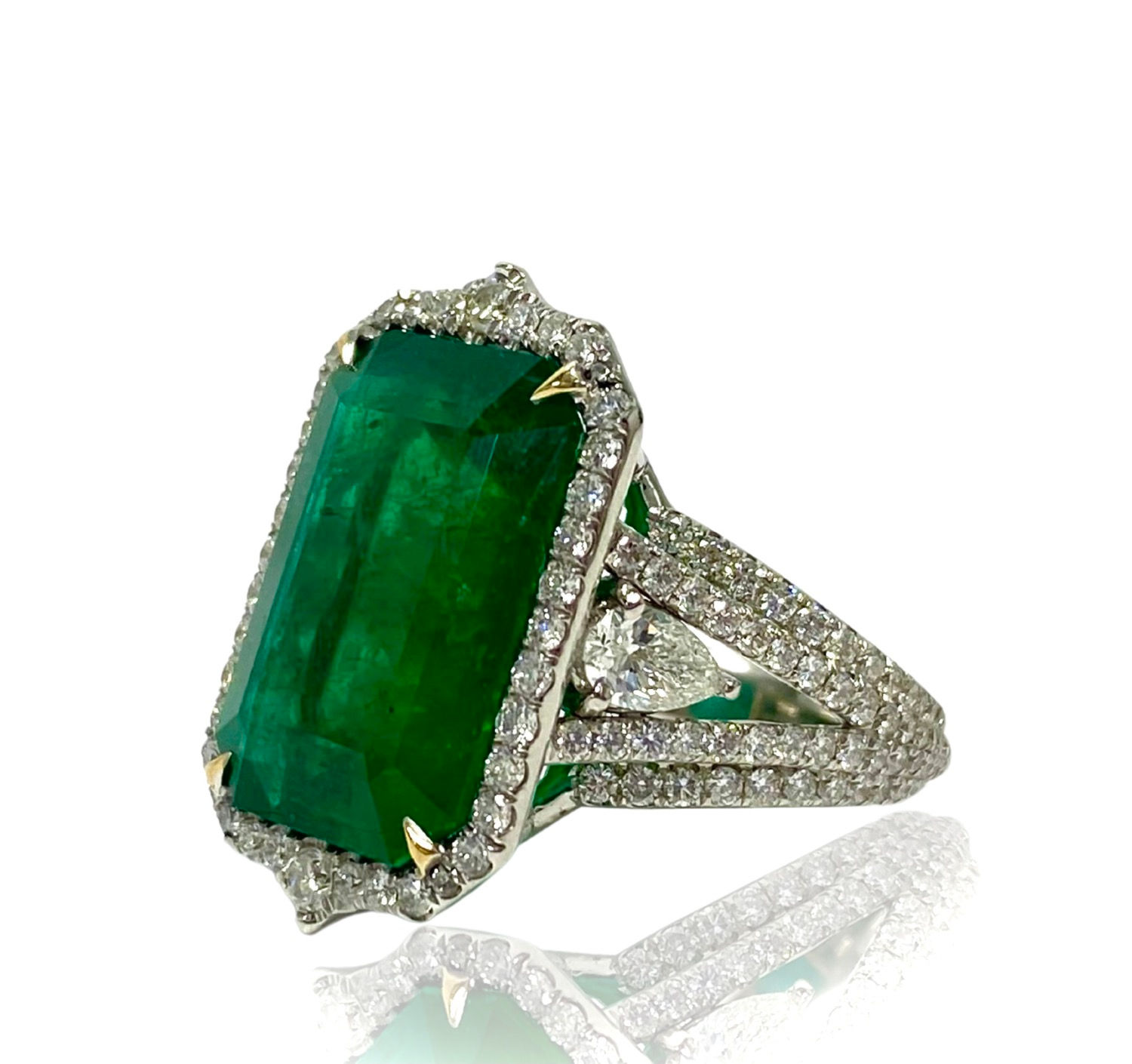 Emerald Emeraldcut Ring 11.42 Cts