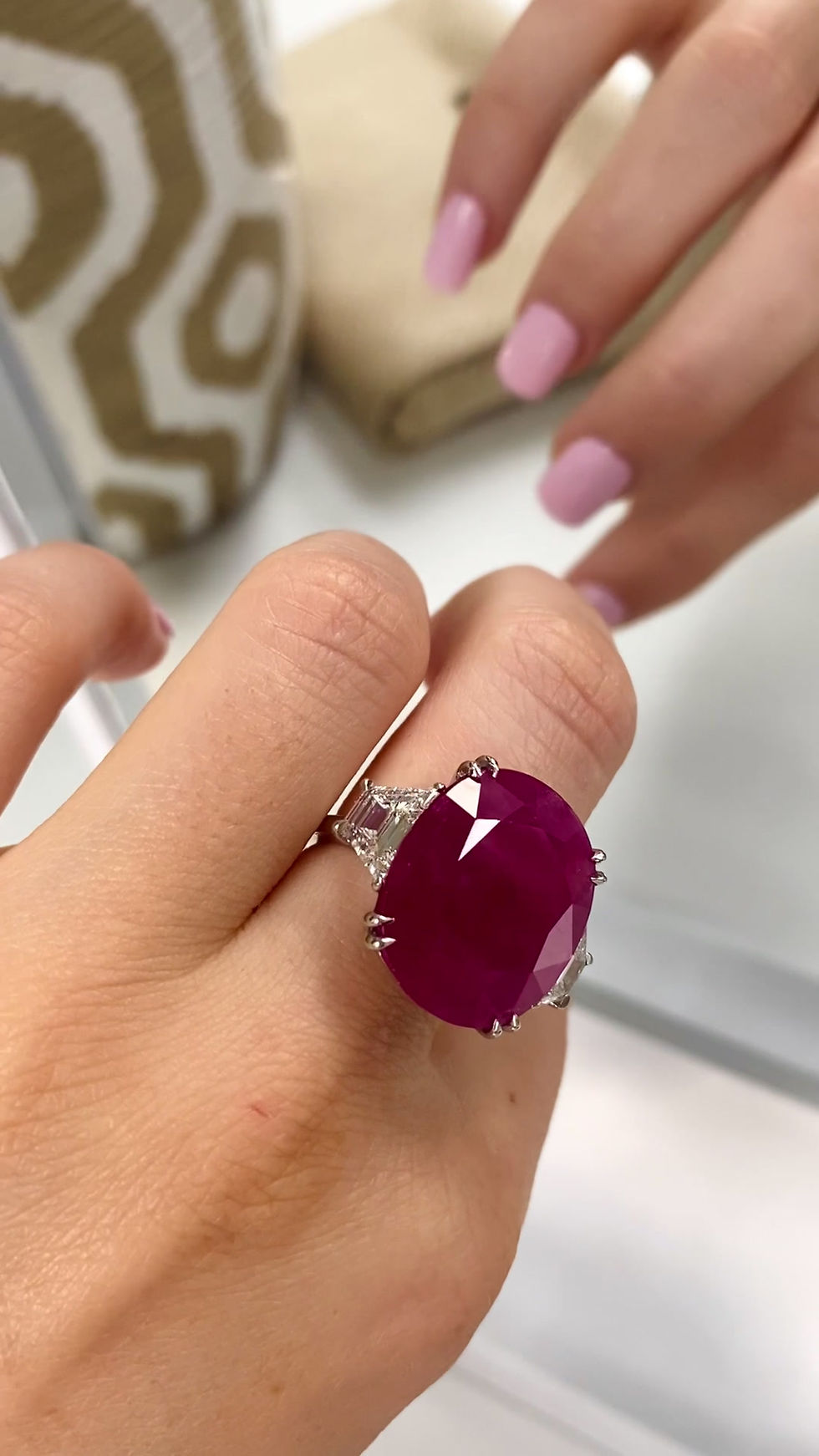 Thumbnail: Mozambique Oval Ring 16.87 Cts