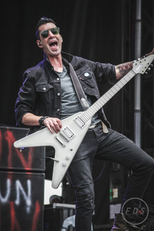 THEORY OF A DEADMAN