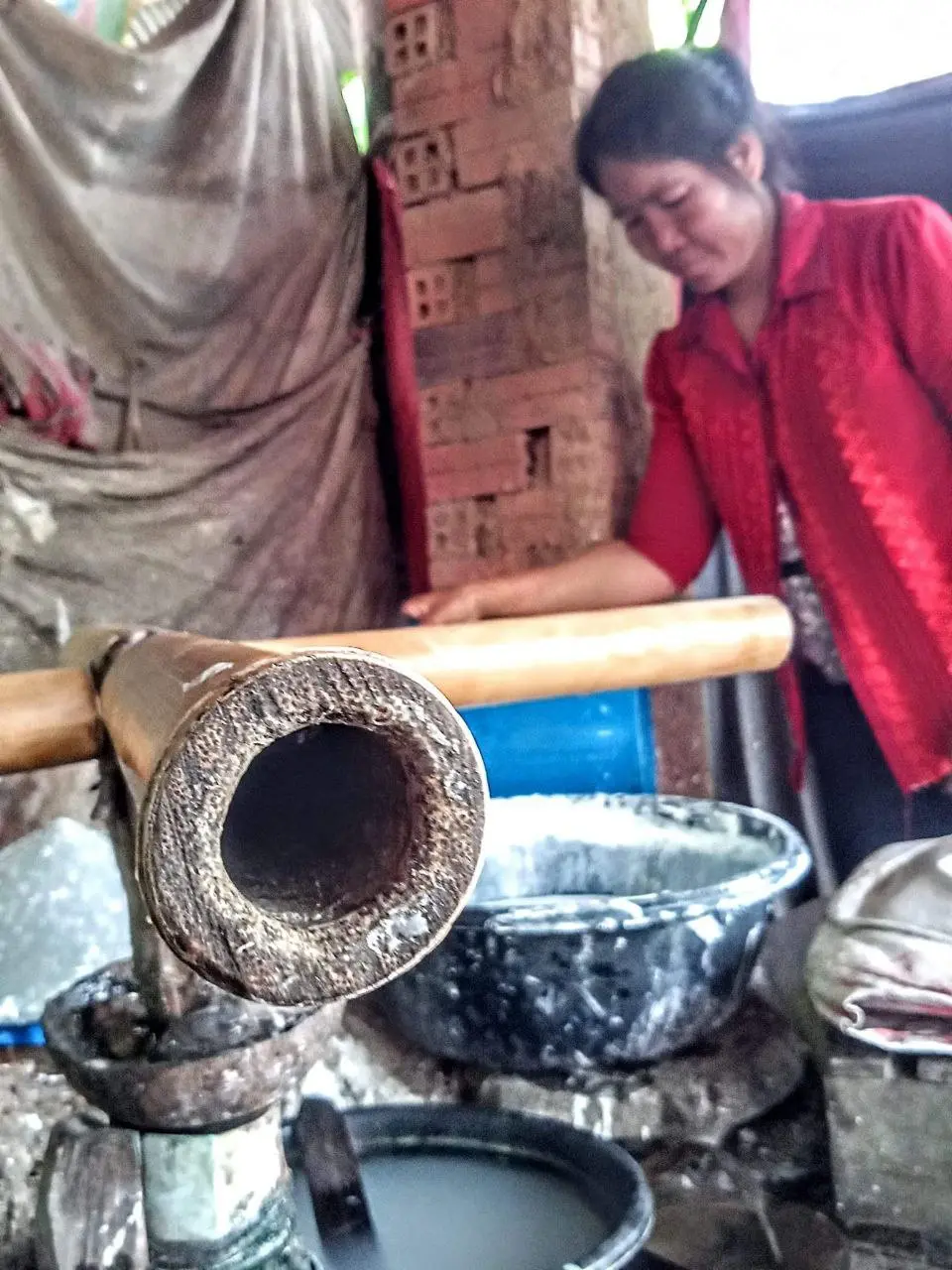 La préparation de galettes de riz à Battambang