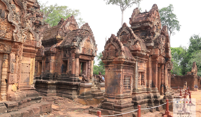 Le magnifique temple Banteay Srei, surnommé la citadelle des femmes
