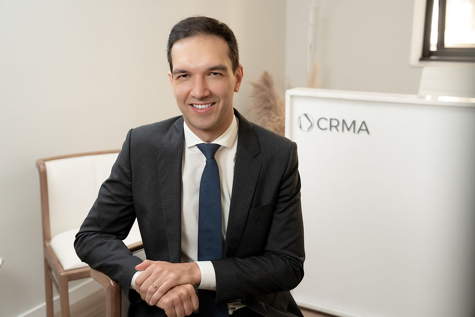 Dr. Washington Lima, cirurgião plástico especialista em reconstrução mamária no CRMA, São Paulo.