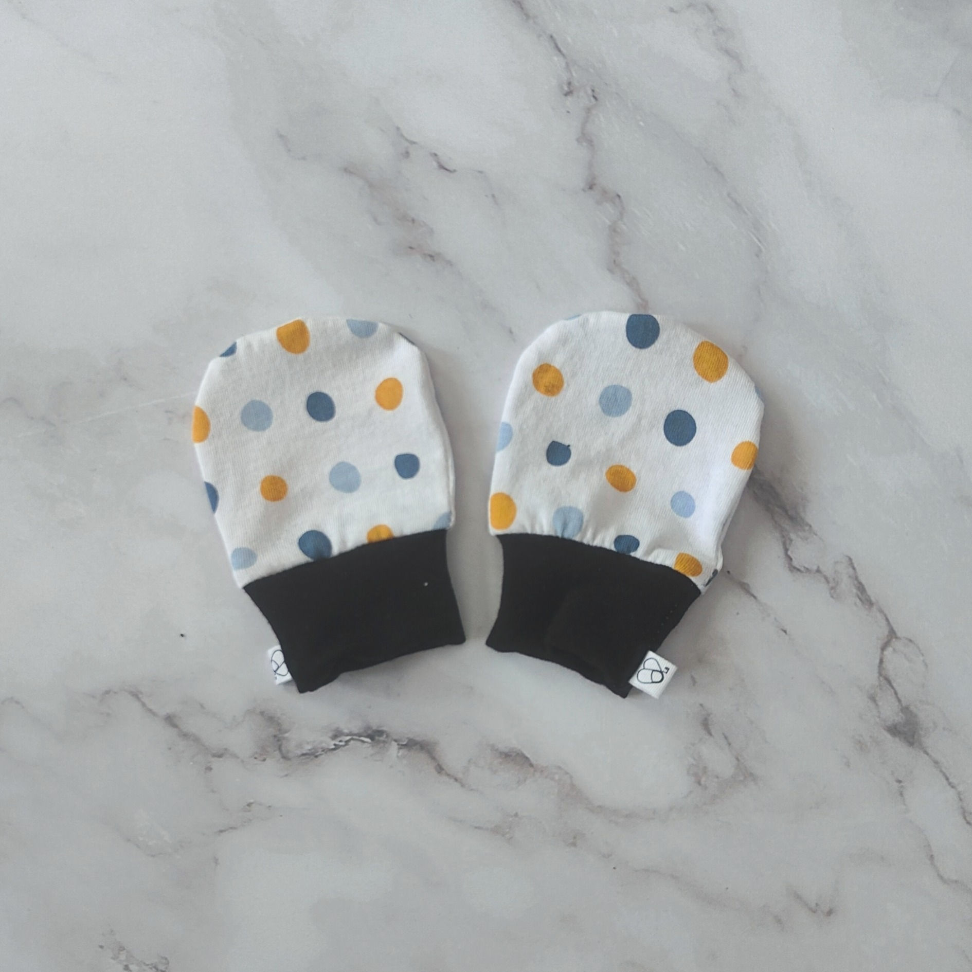 Mittens in Polka Dotted Black