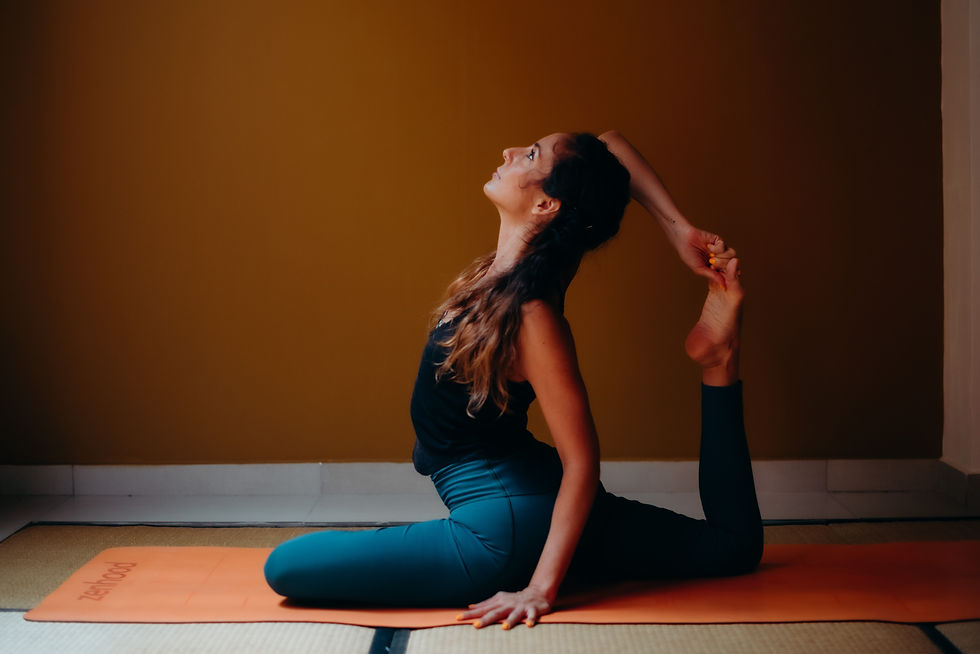 Katty-Crettier-vinyasa-yoga-curso-formacao-professsor-27102313.jpeg