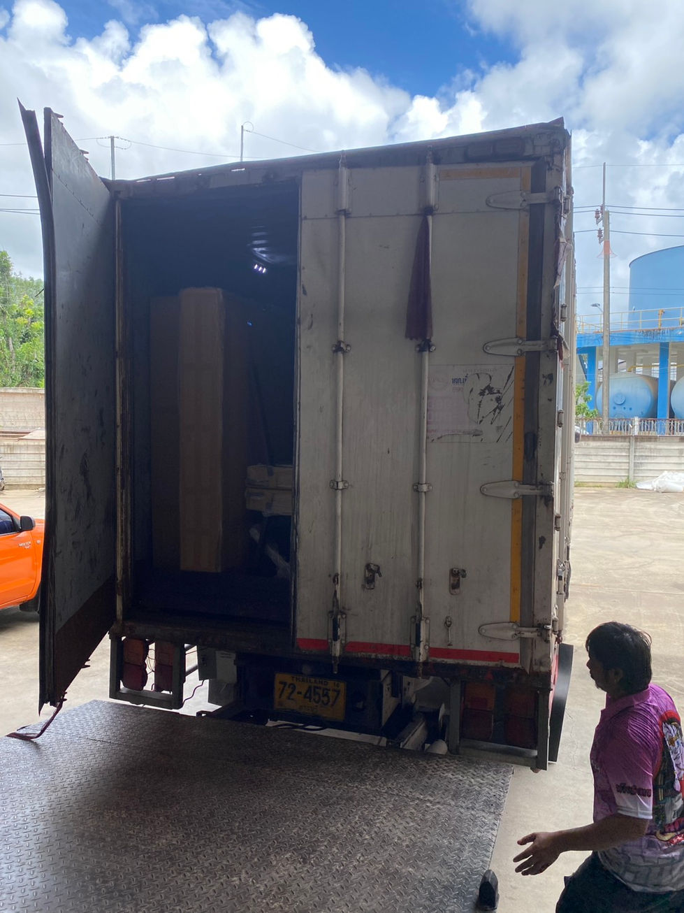 Warehouse-to-Home Relocation Service | Phuket to Bangkok — 6-Wheel Truck, 4 Staff, Loading/Unloading