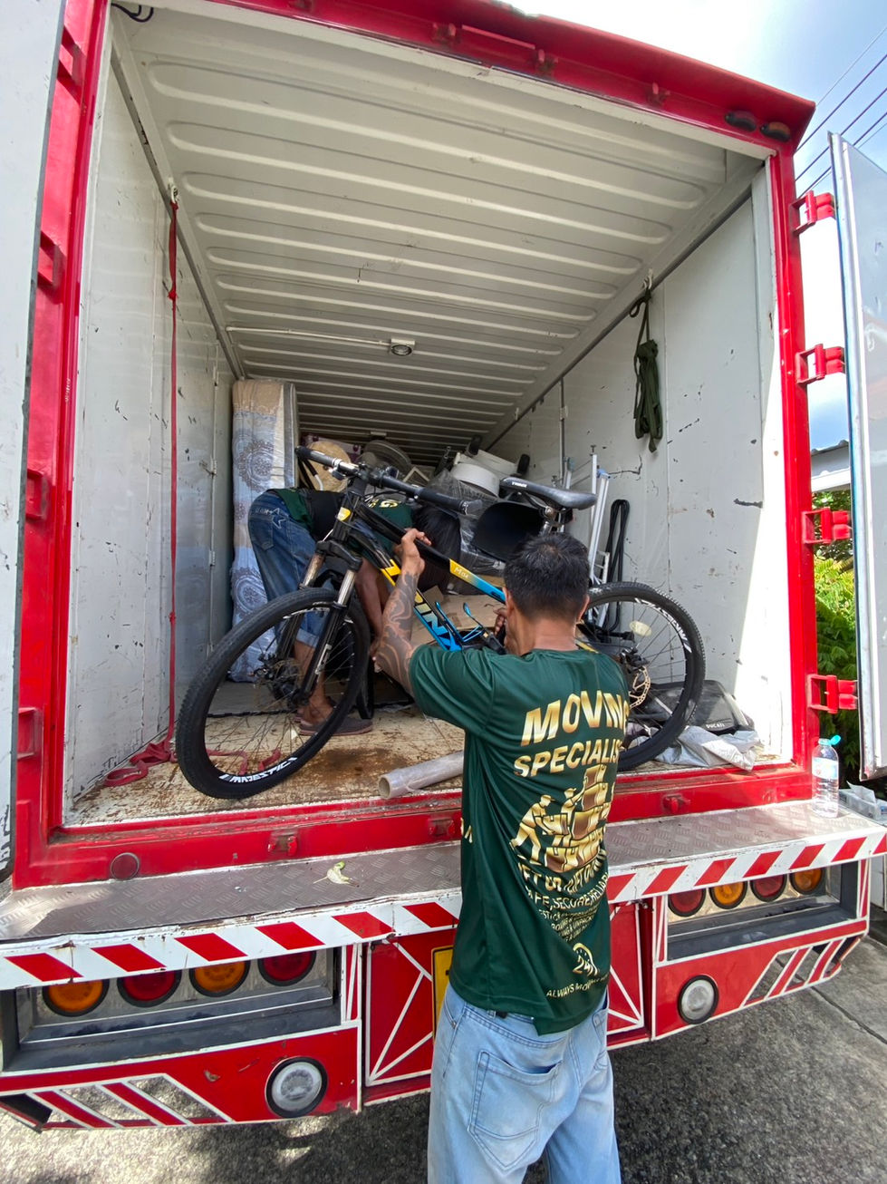 Home Moving Service within Phuket | Sam Kong → Thalang — 6-Wheel Truck, 5 Staff, Packing, Dismantling/Assembly, Loading/Unloa