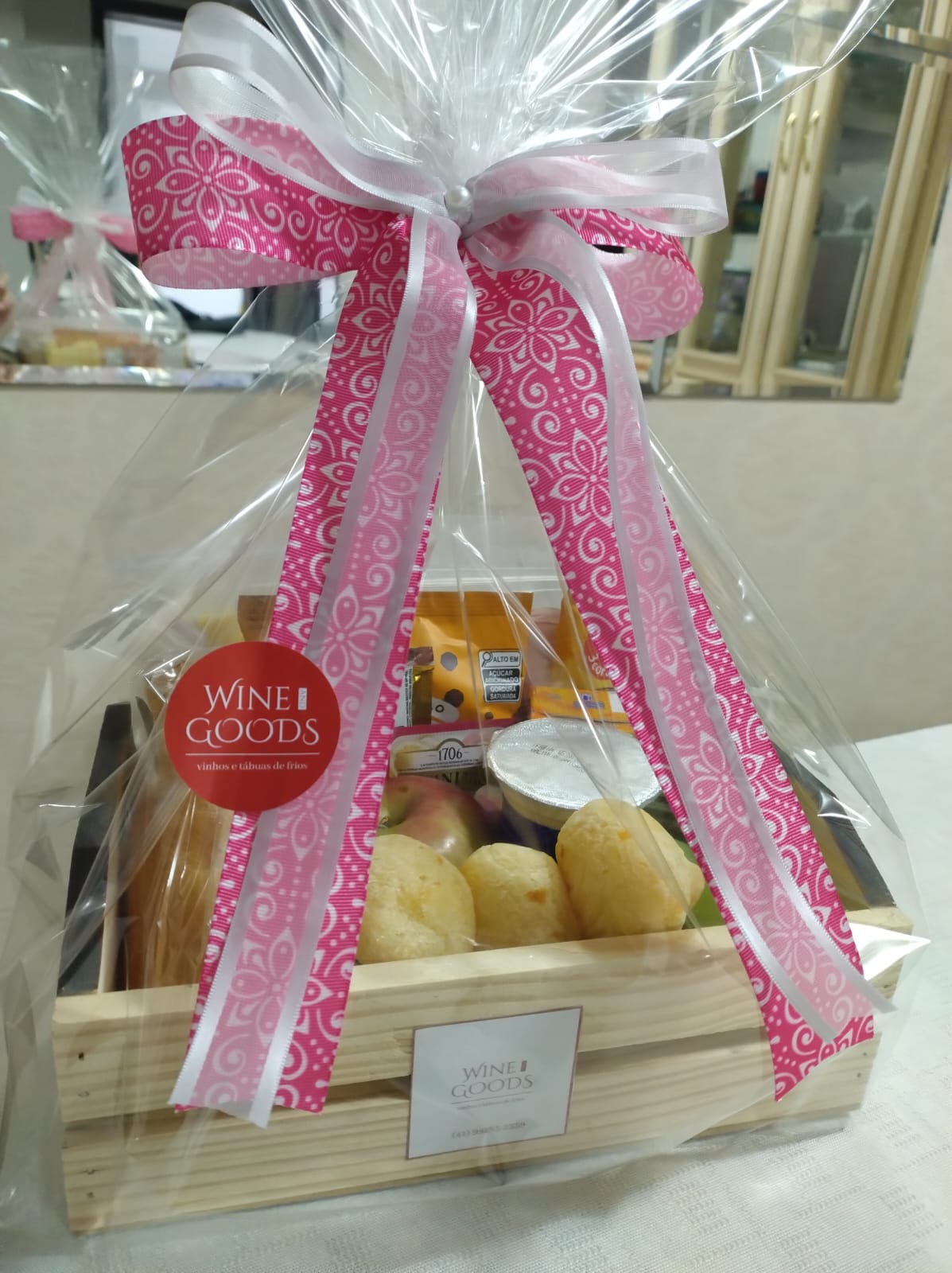 Cesta Especial Wine and Goods