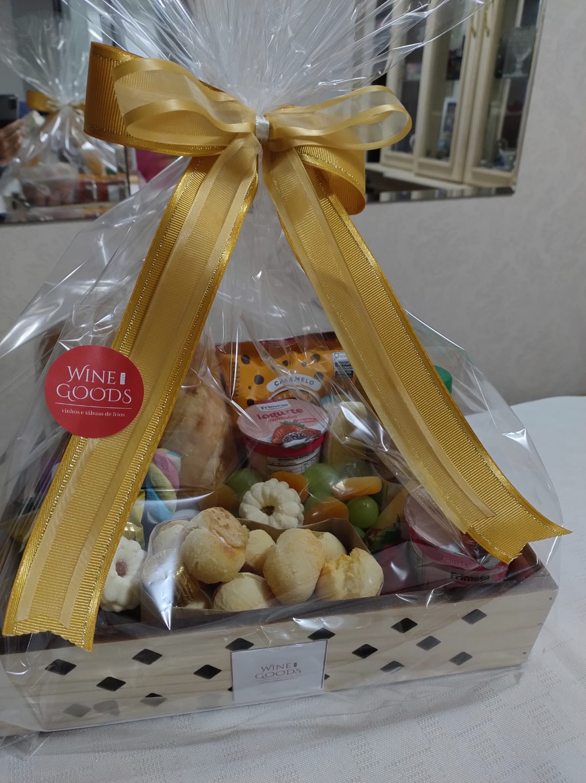 Cesta Especial Wine and Goods