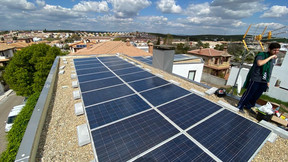 Instalación solar de un kit solar de conexión a red