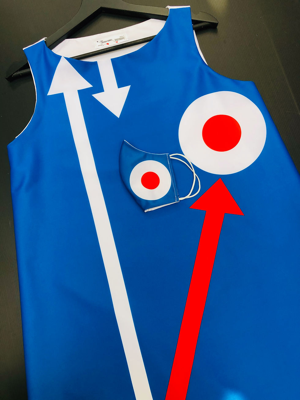 Thumbnail: Masque tissu design graphique /Mod/Modernist/ Cible bleu/blanc/rouge