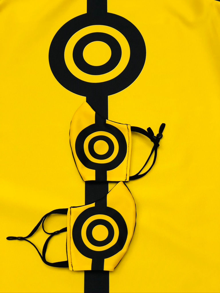 Thumbnail: Masque tissu design graphique geometric Art Jaune/Noir version 1