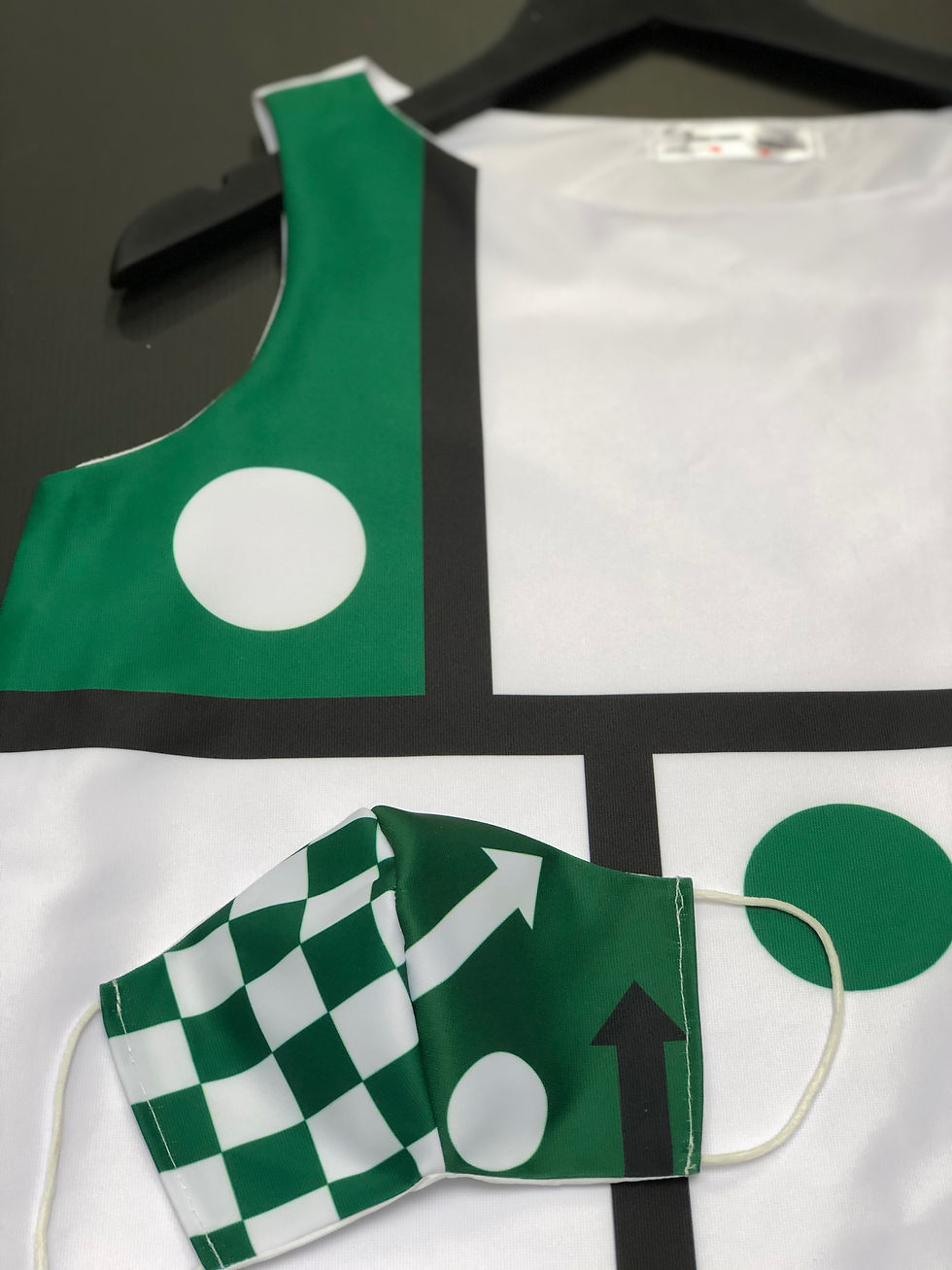 Thumbnail: Masque tissu design graphique /inspiration Le Mans Classic version 2 /