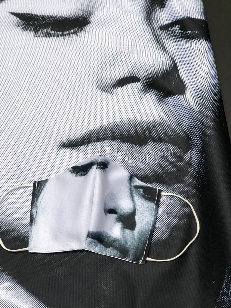 Thumbnail: Masque unique iconique Françoise Hardy effet trame Noir et Blanc