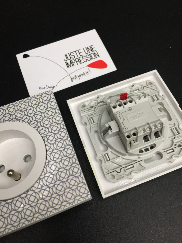 Miniature : prise de courant blanhe/motif géométrique gris