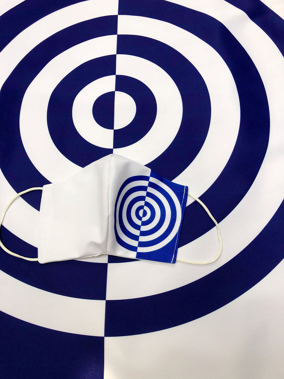 Thumbnail: Masque tissu design graphique / OpArt cible violet/blanc Target Purple/white