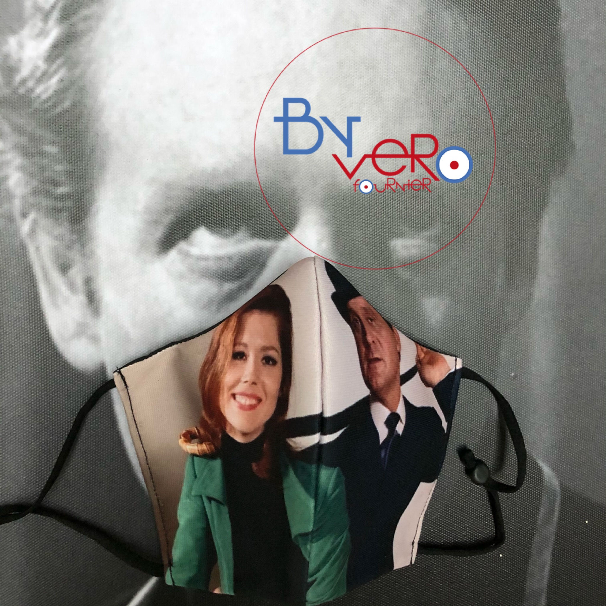 Masque tissu imprimé couple John Steed / Diana Rigg couleur version 2