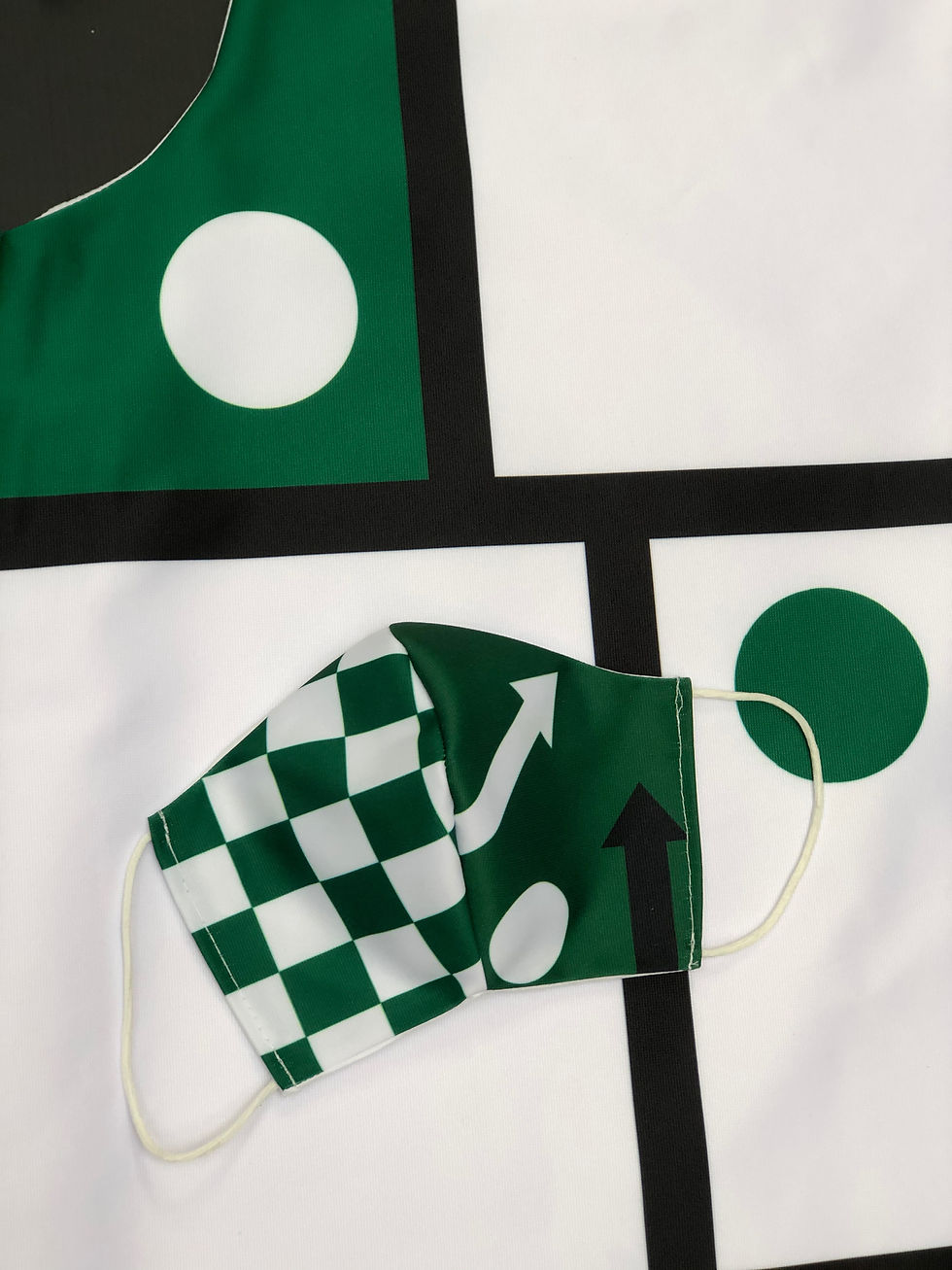 Thumbnail: Masque tissu design graphique /inspiration Le Mans Classic version 2 /