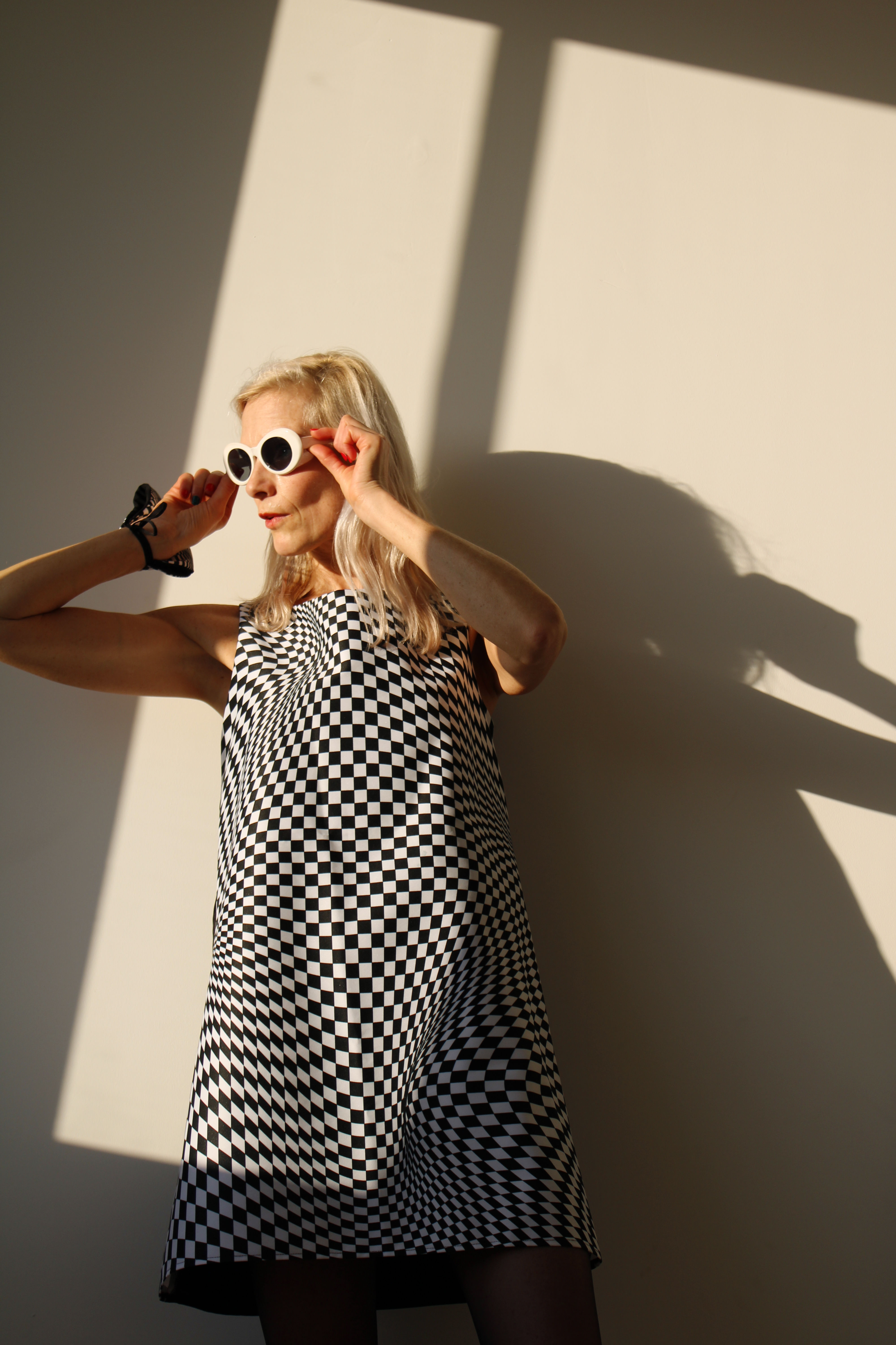 robe Op Art damier distordu façon Op Art Noir & blanc