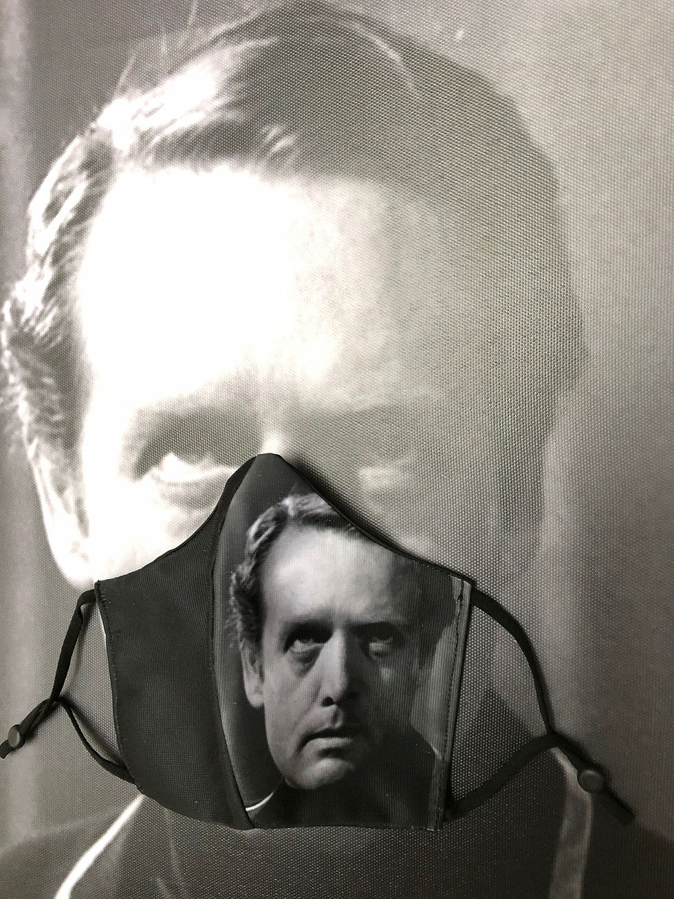 Thumbnail: Masque tissu imprimé Patrick Mac Gooham N&B / The Prisoner / Le pri