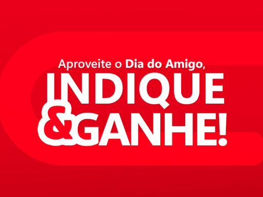 Arte promocional retangular com fundo vermelho e curvas sutis em tons mais escuros. No centro, o texto promocional em letras brancas de grande destaque: "Aproveite o Dia do Amigo, INDIQUE & GANHE!"