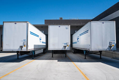 Trailer tracking devices and trailer tracking