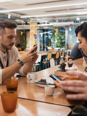 Phubbing causing disconnection in service environments