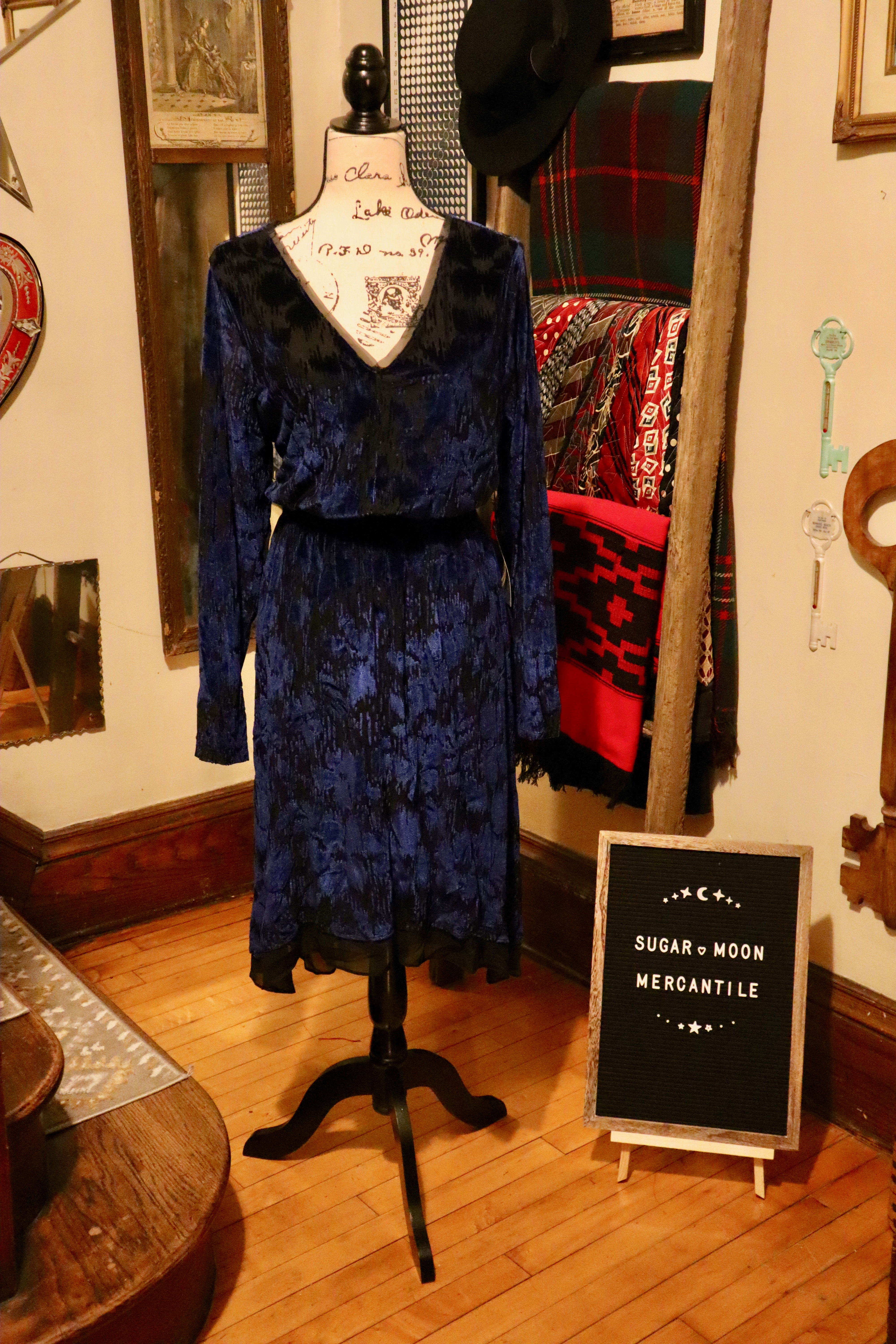 Deadstock - Simply VeraVelvet Blue and Black Velvet Burnout