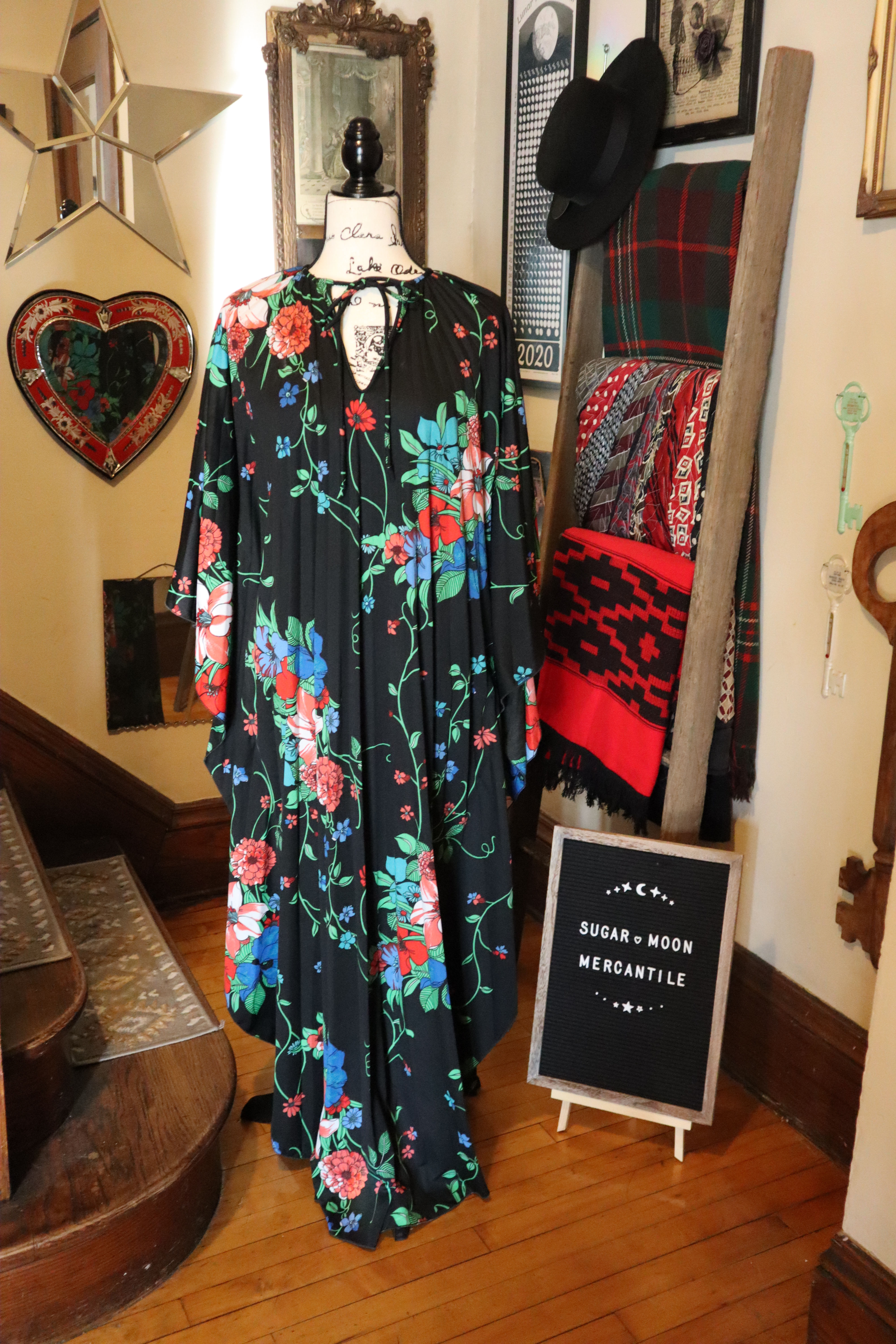 1960s Vivid Color and Black Caftan