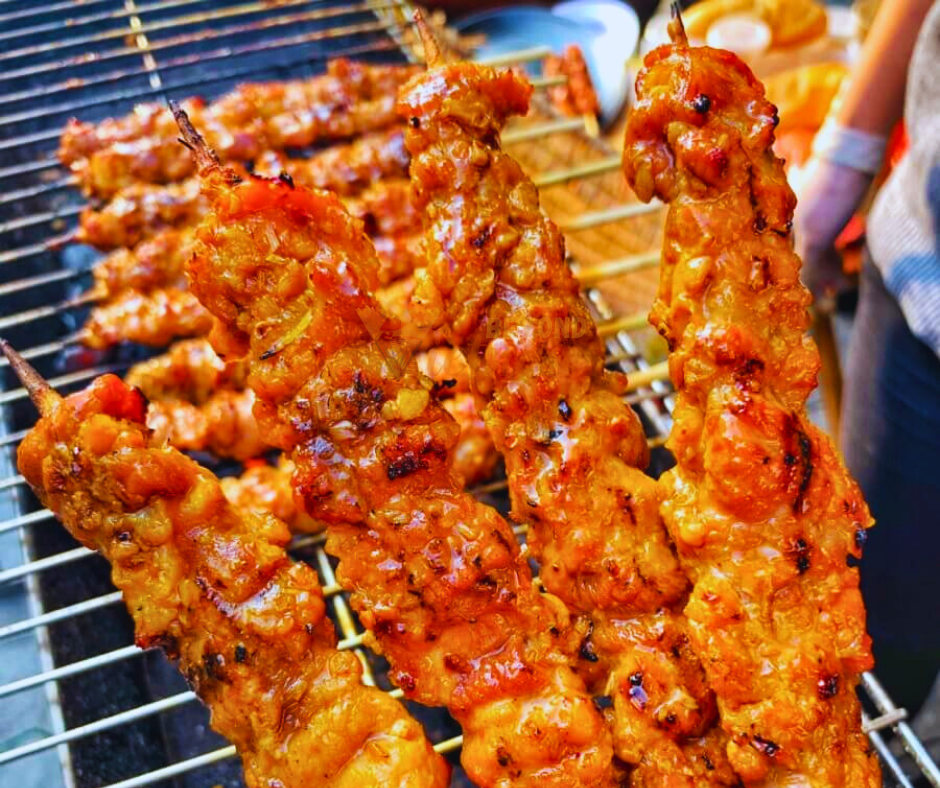 Thịt xiên nướng - Grilled pork BBQ skewer
