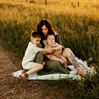 Edmonton motherhood photography