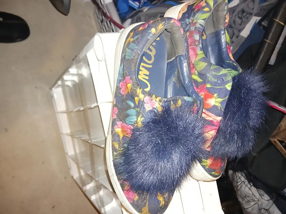 Thumbnail: Women's Size 8 Sneakers Sam Edelman CASUAL fuzzy sneakers tye dye