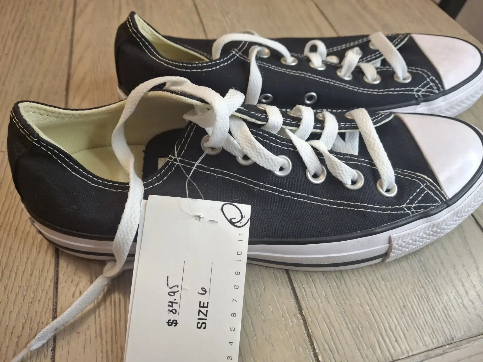 Women's Size 8 Boys Size 6 Converse All Star Low Tops Black and White Casual