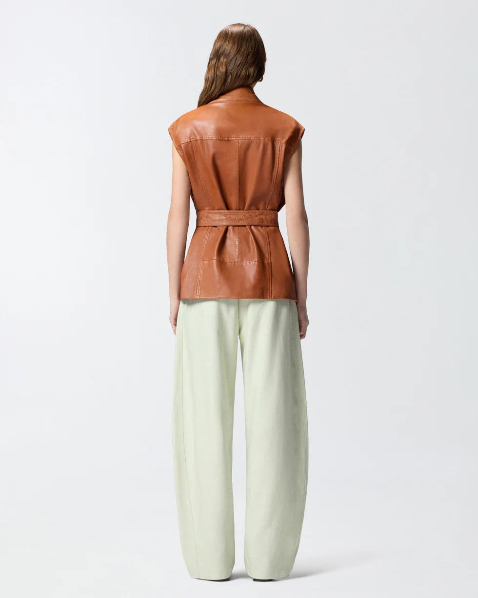 Miniatura: COLETE DE PELE