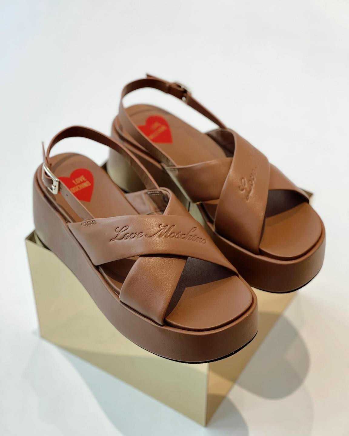 SANDÁLIA COMPENSADA