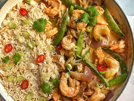 Scampi in gele curry met wokgroenten en geurige basmatirijst
