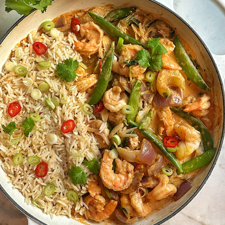 Scampi in gele curry met wokgroenten en geurige basmatirijst