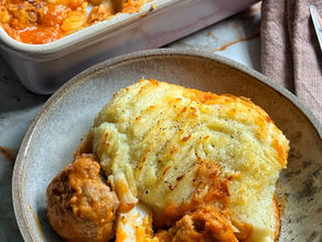 ovenschotel eenpansgerecht met gehaktballen gekookte eieren tomatensaus en puree snel recept voor vogelnestjes
