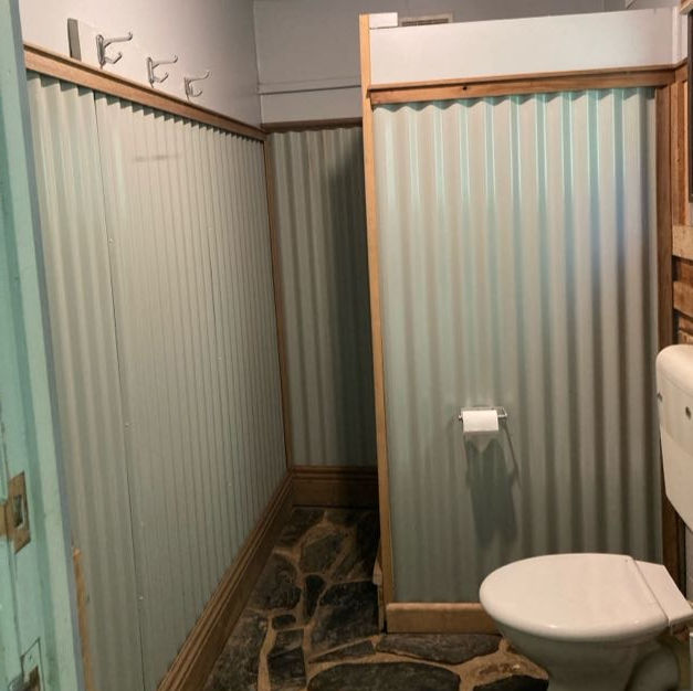 Shower room 1 Hideout