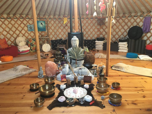 In deze prachtige yurt werkt Mankind Coach An Dehaese