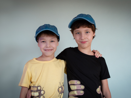 אחים של ילדים אוטיסטים 